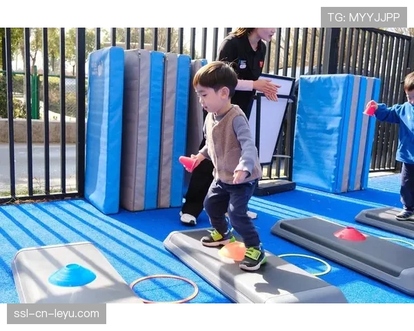 摄像机下的汗水：跟拍洛杉矶火花队一日高强度体能训练