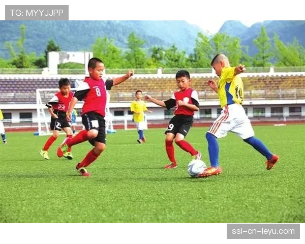 欧冠俱乐部举办社区活动,球星走进当地学校推广青少年足球 欧冠俱乐部举办社区活动,球星走进当地学校推广青少年足球